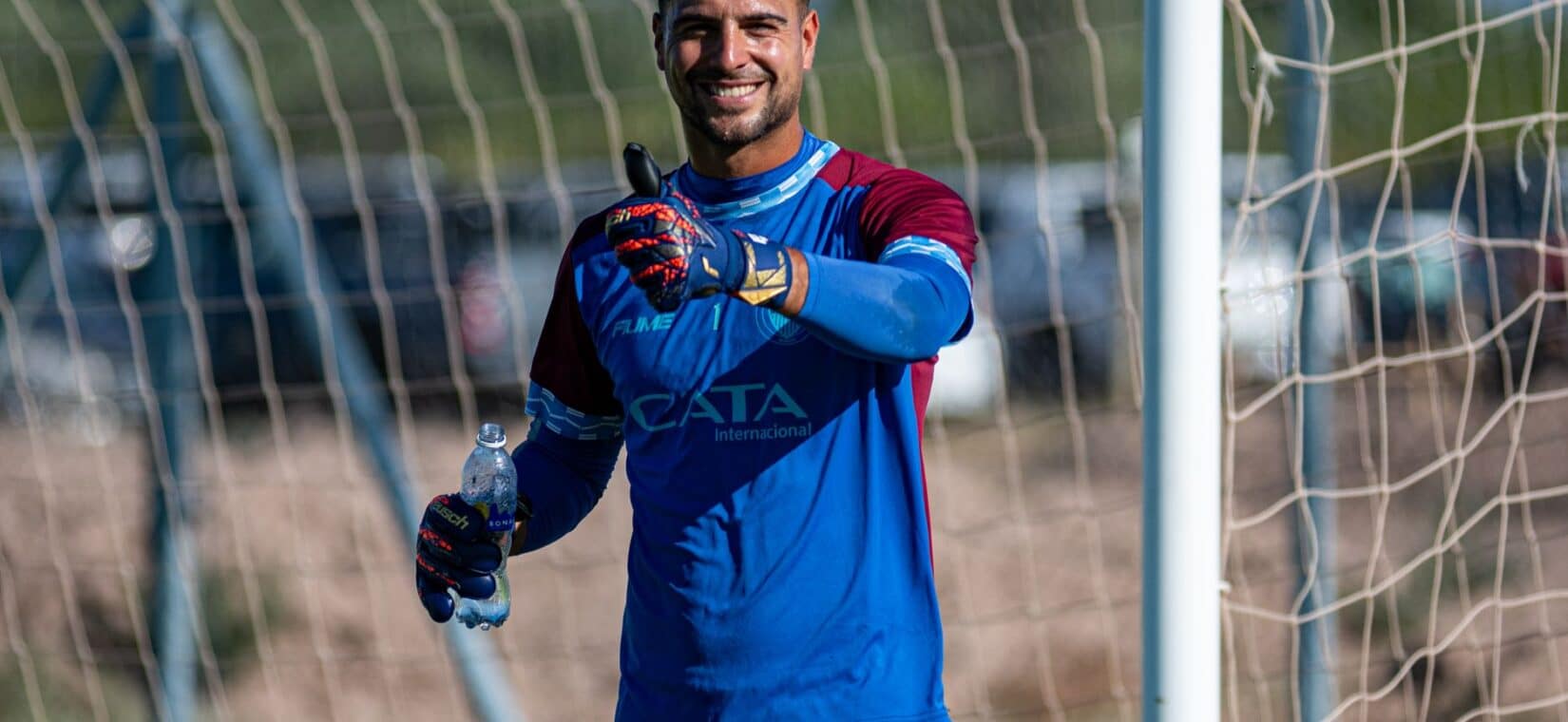 Voetballer ontspant 's avonds na de training